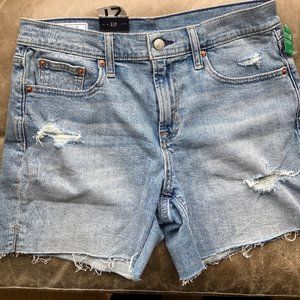 Gap girlfriend shorts 5" mid rise 27 4R NWT